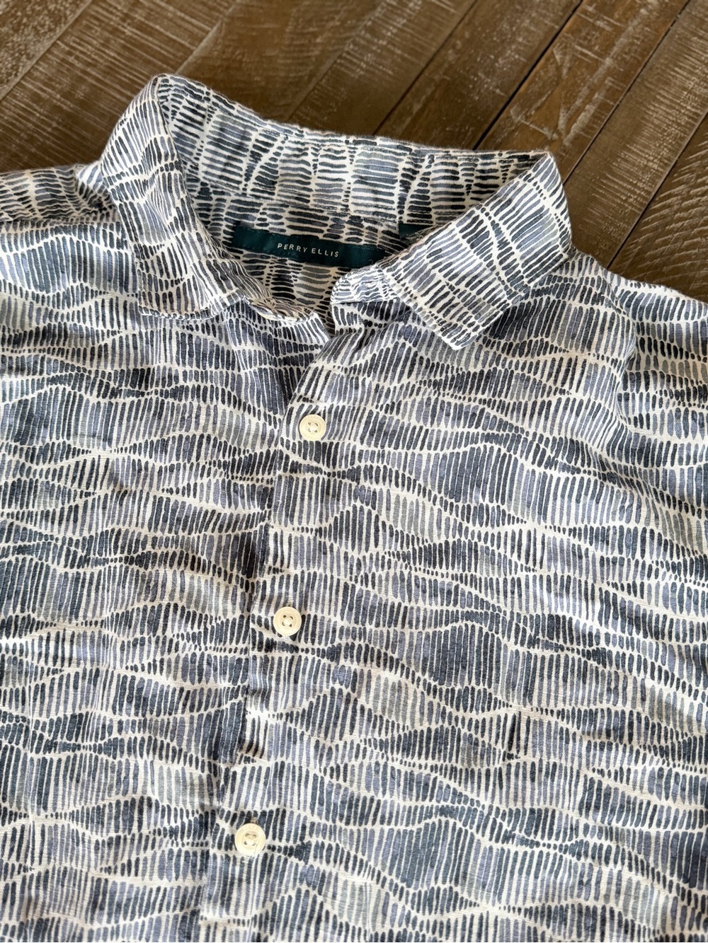 Perry Ellis Men’s Navy and White Abstract Pattern Button-Down Shirt